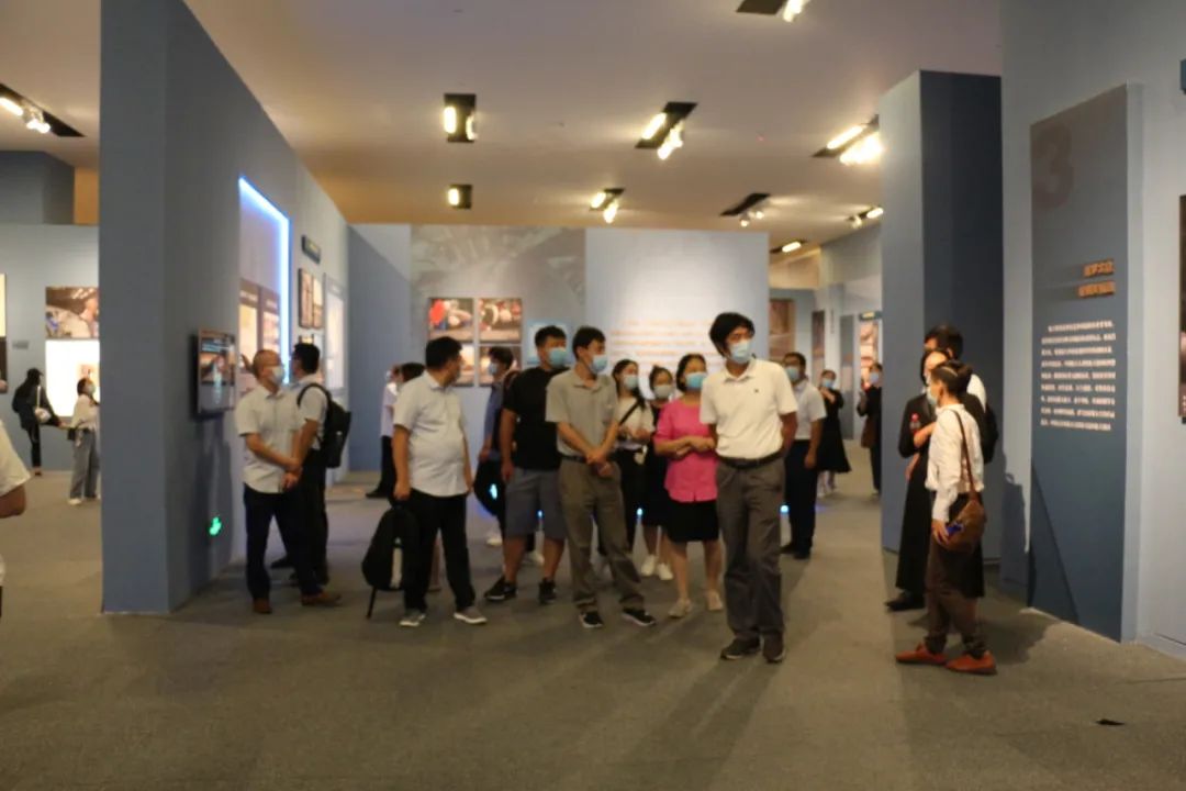 “协同创新 自立自强——‘两弹一星’精神展”现场